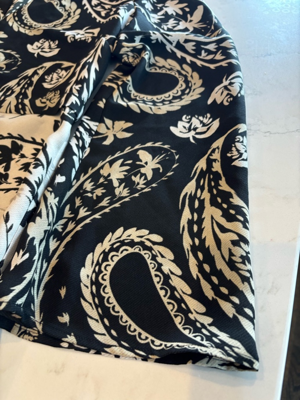 BCBGMaxAzria Black and Cream Paisley V-Neck Shift Dress - Picture 5 of 7